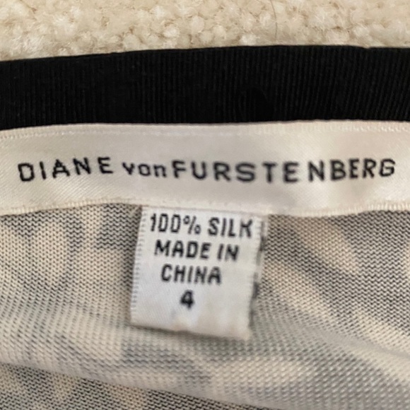 DVF b/w floral tube top with ruching detail - Picture 4 of 4